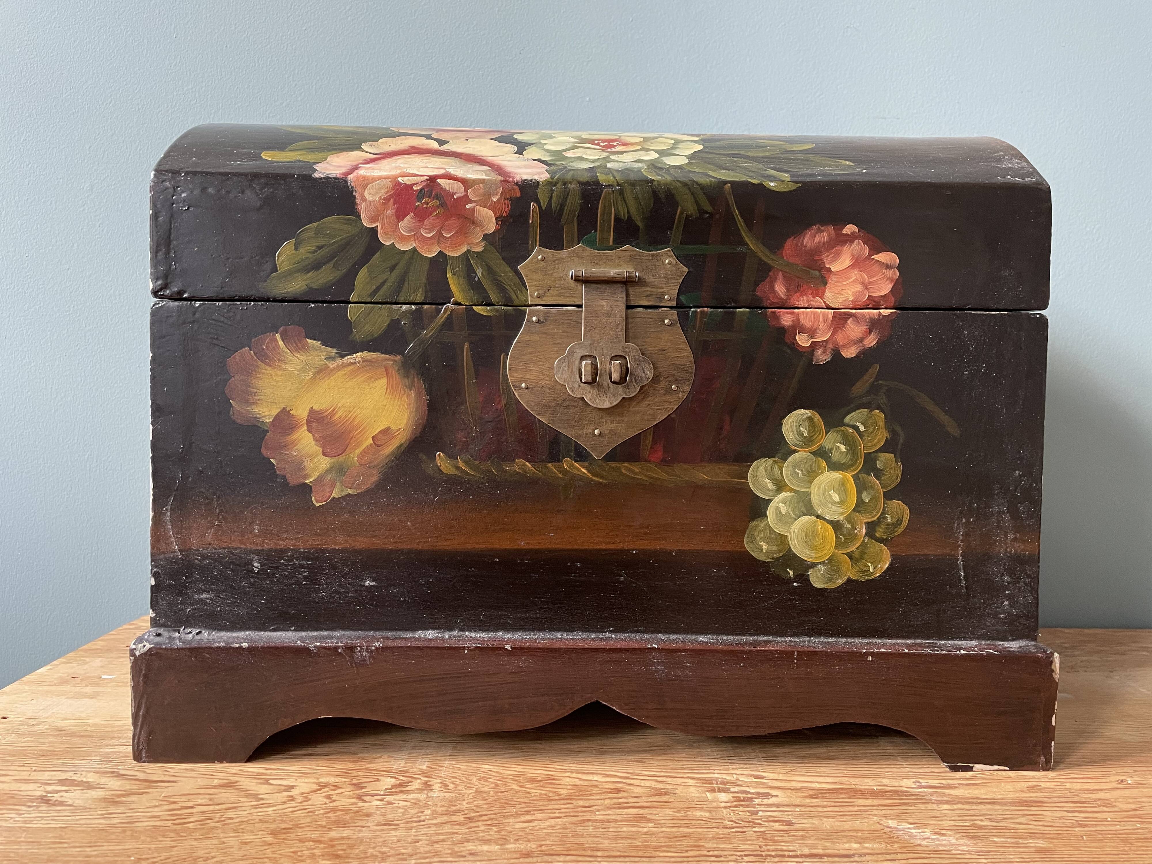 Antique chest in painted lacquered wood