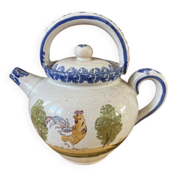 Cruche, théière ancienne en terre cuite
