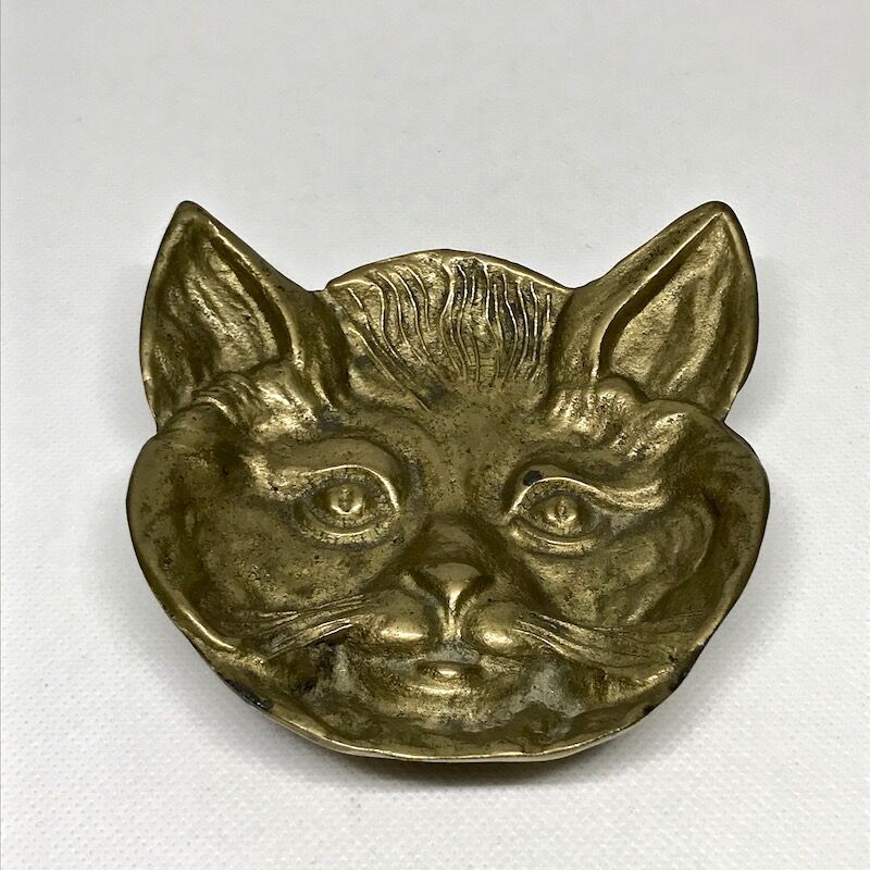 Cat ashtray