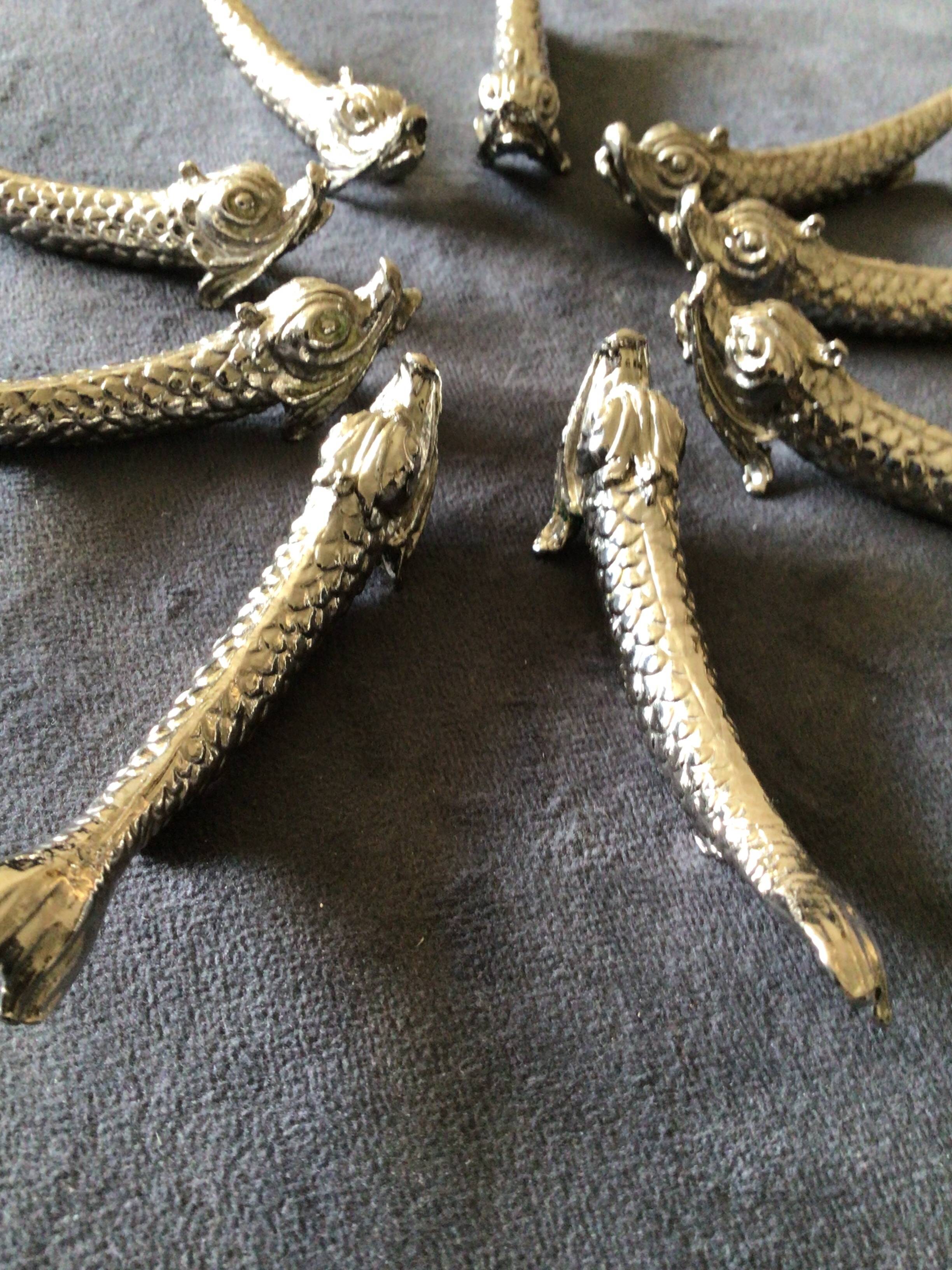 Fish knife holders