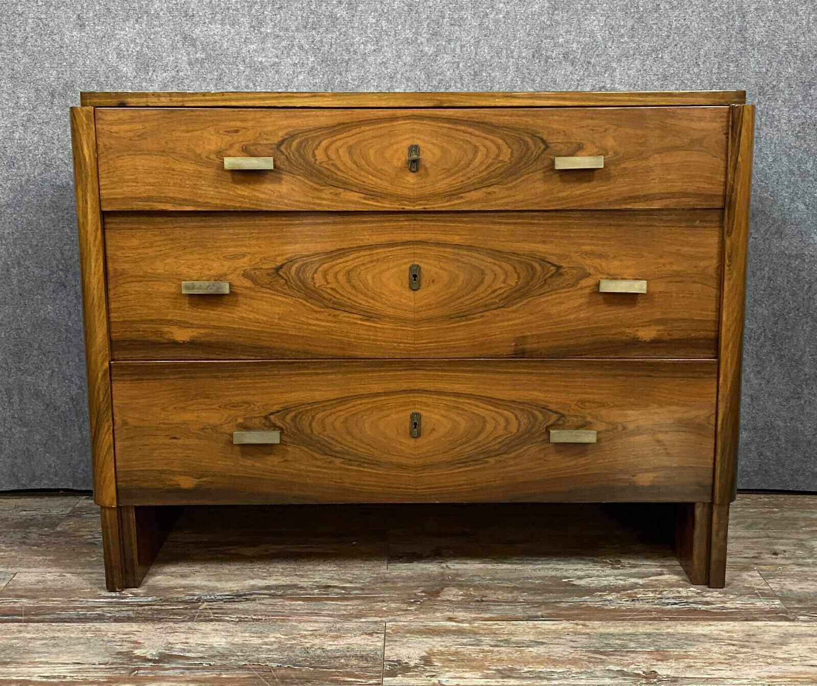 Commode époque Art Déco en ronce de noyer avec 1 incroyable ramage