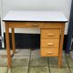 Bureau en formica et bois de pin vintage