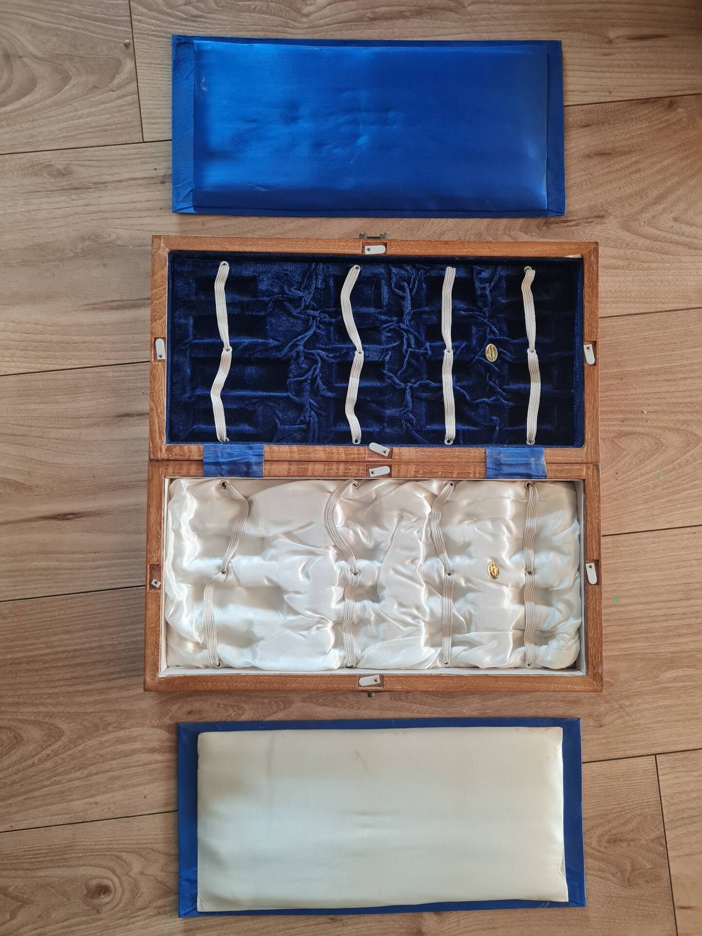 Vintage Wooden and Velvet Folding Chess Set Hong Kong - 37x37 cm