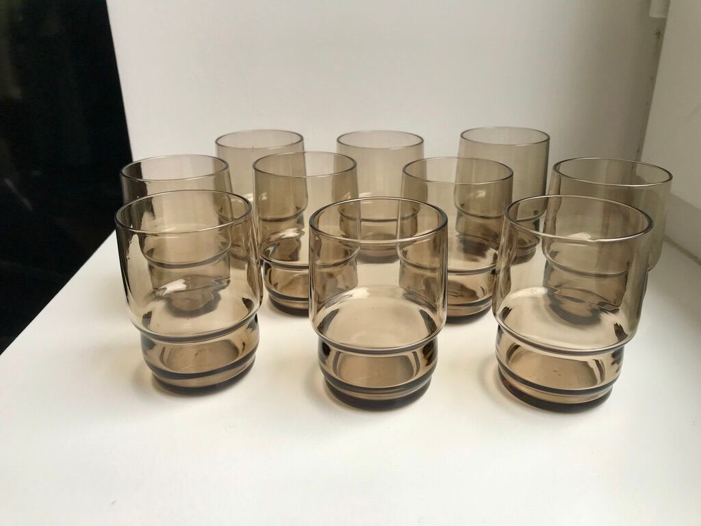 Lot de 10 verres à eau en verre fumé années 70