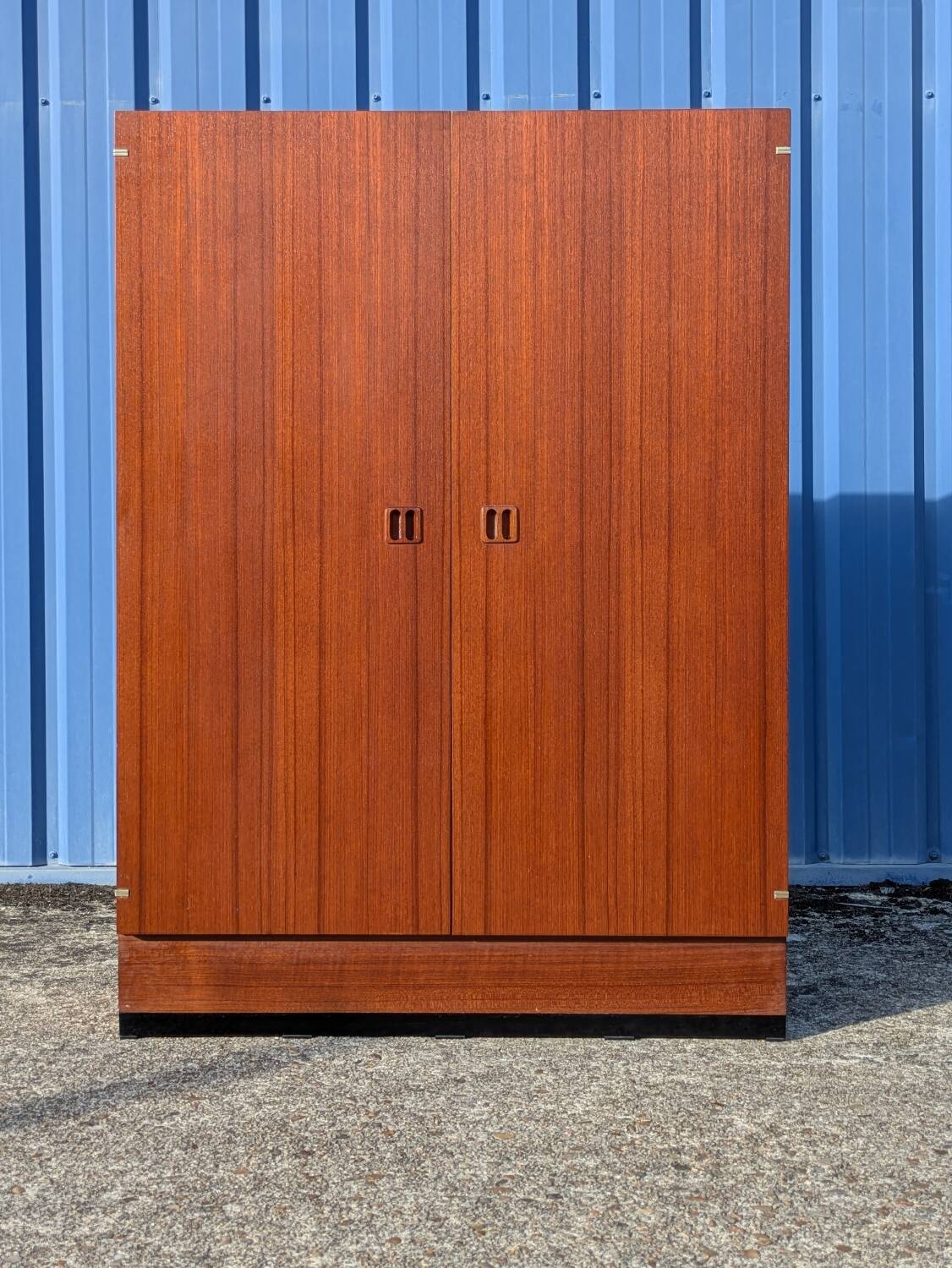 Vintage compact Scandinavian teak cabinet/sideboard, 1960s