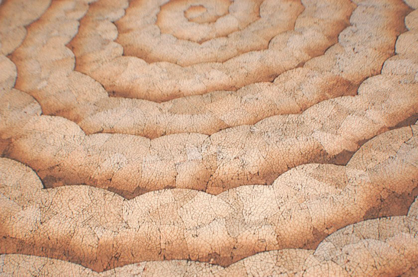 Round dining table in white lacquered wood, Italy, 1970s, decorated eggshell top