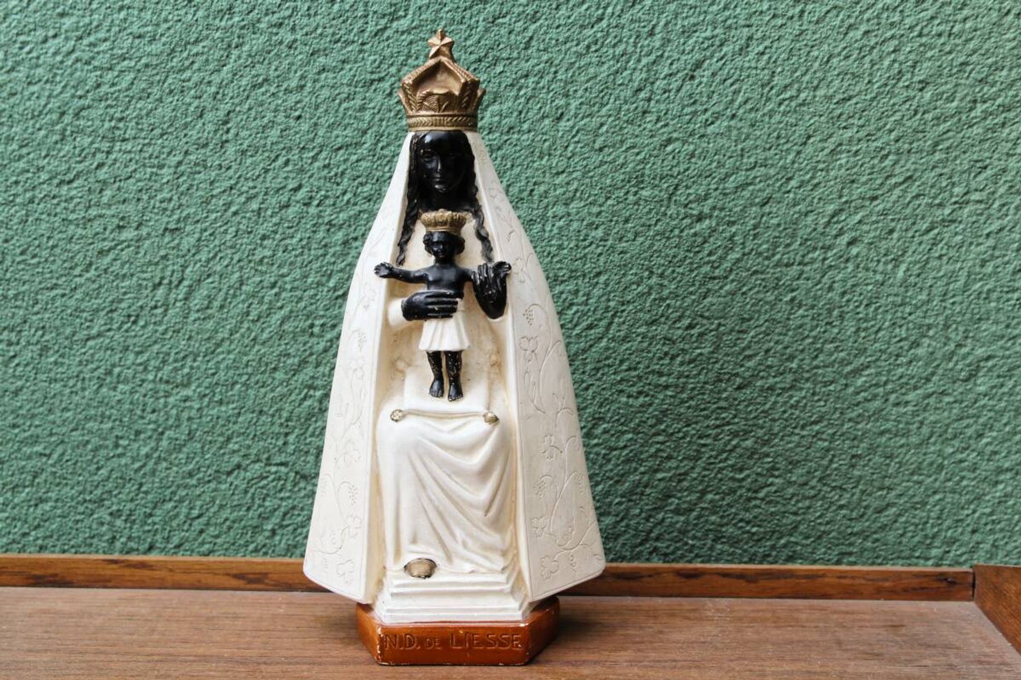 Vierge à l'enfant en plâtre, Notre Dame de Liesse, signé Bacci