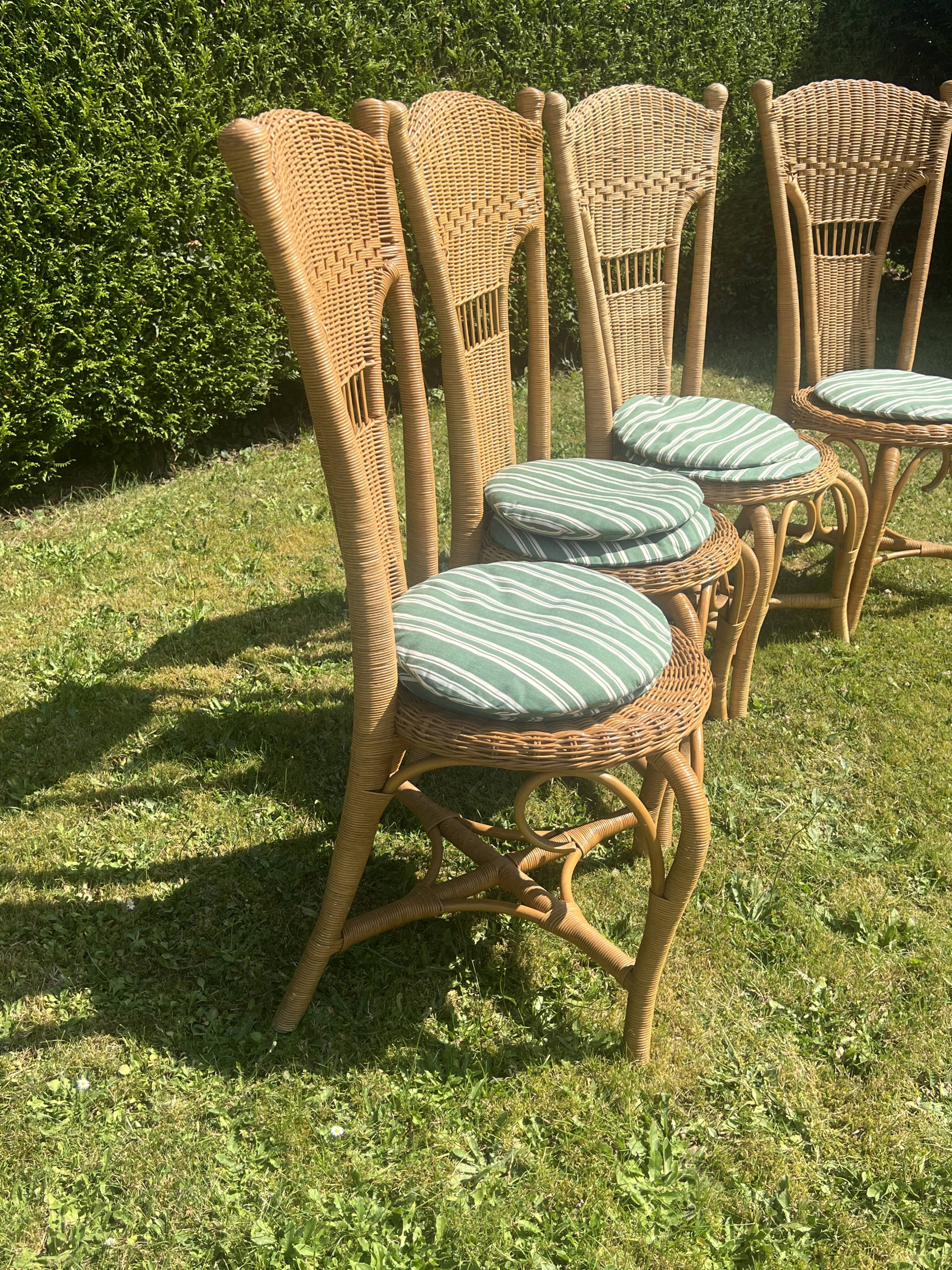 Very beautiful set of 4 antique rattan chairs. Luxury model, perfect condition.