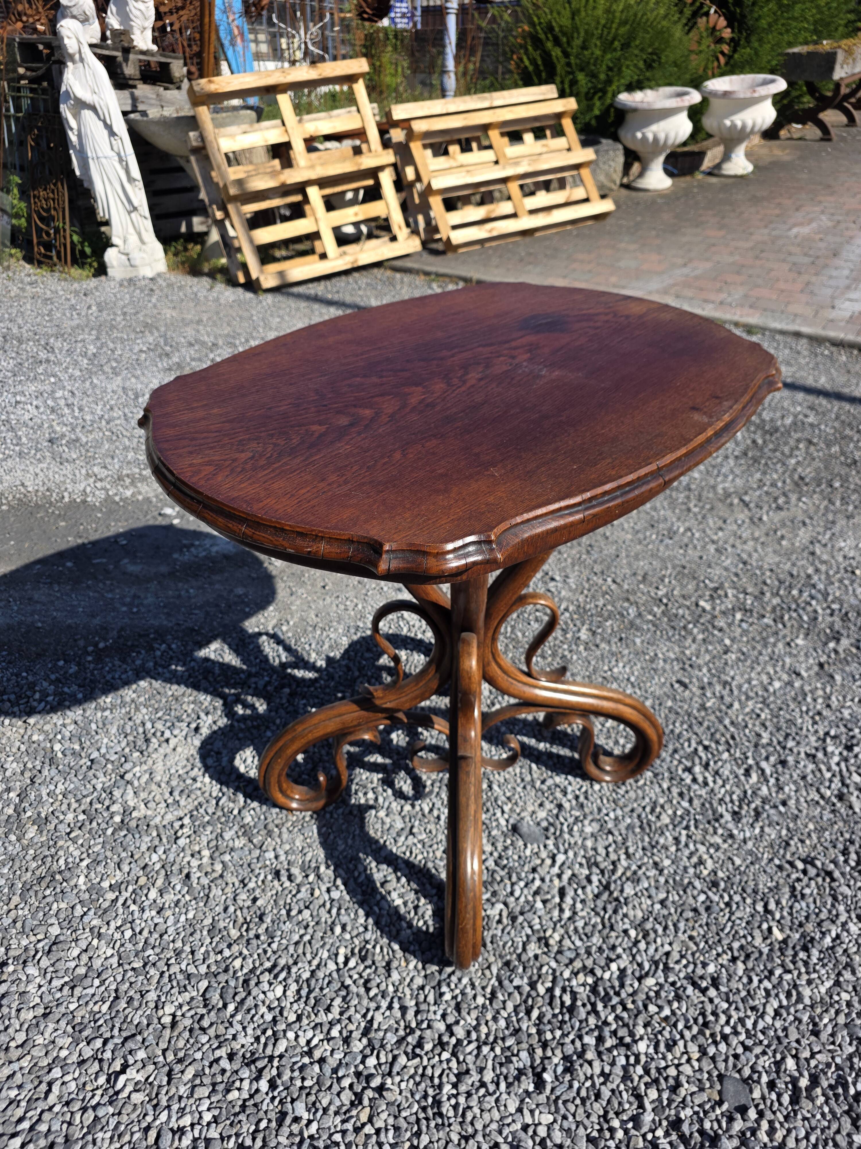 Thonet No. 1 curved wooden side table from the 19th century.