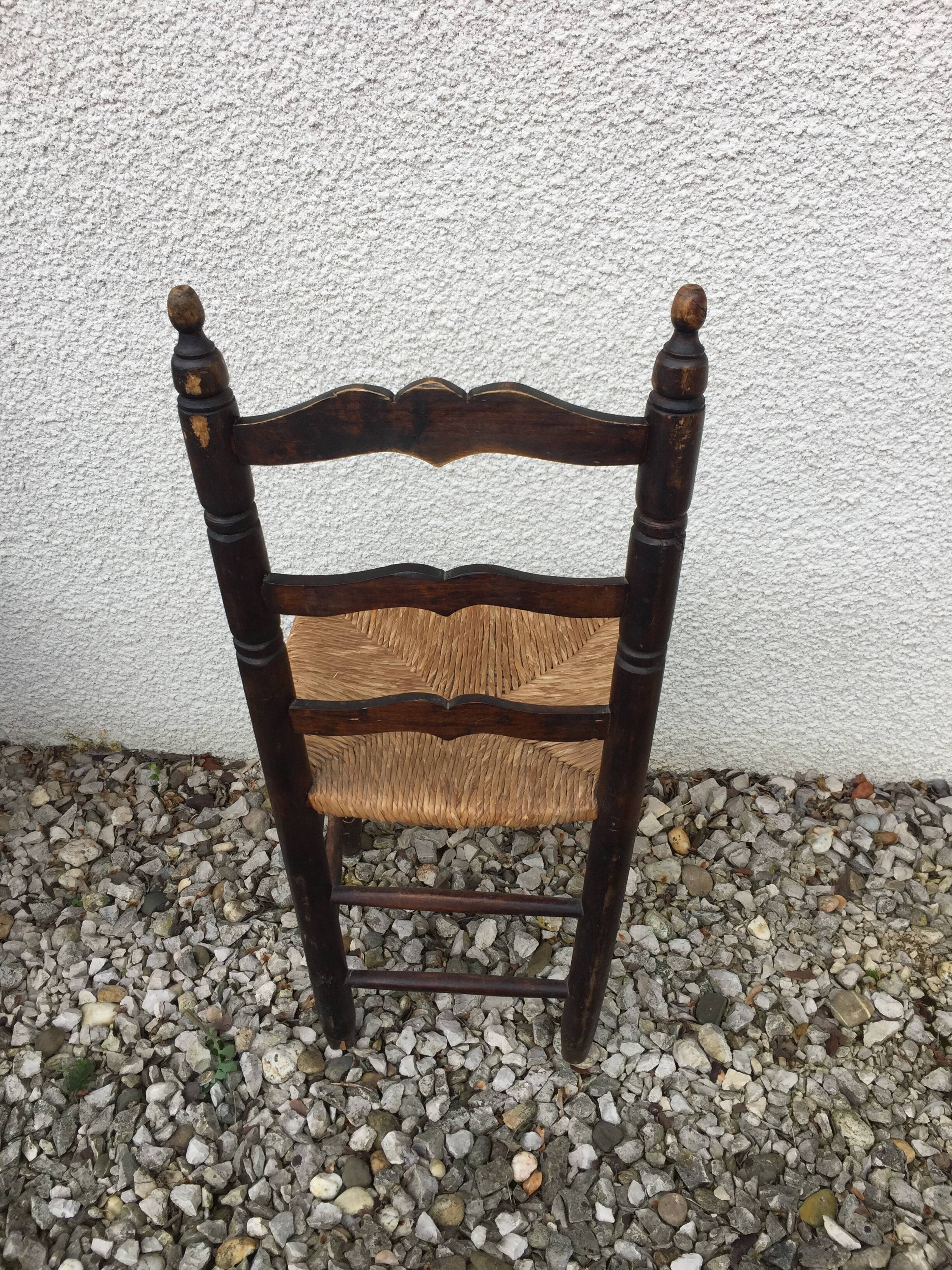 8 mulched country chairs