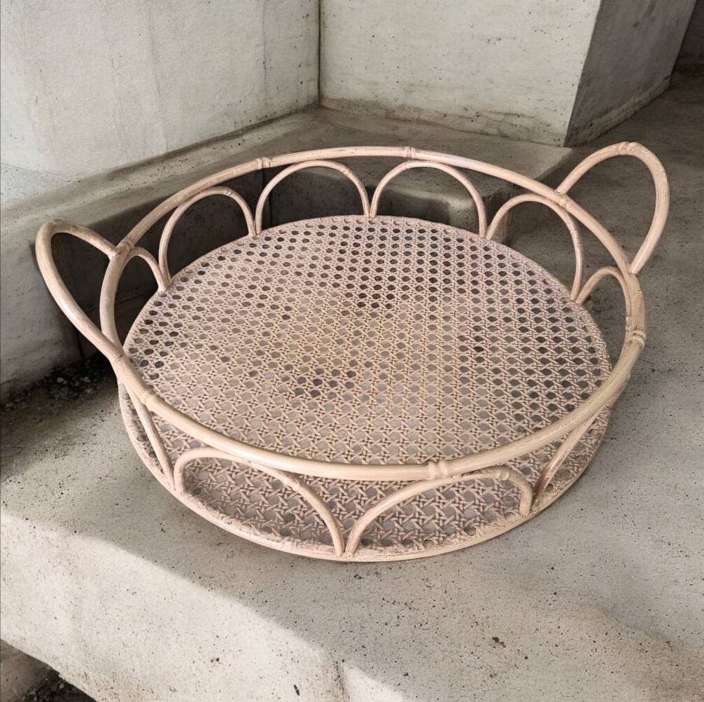 Metal tray with imitation caning