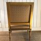 Fauteuil Louis XVI en bois doré sculpté et mouluré