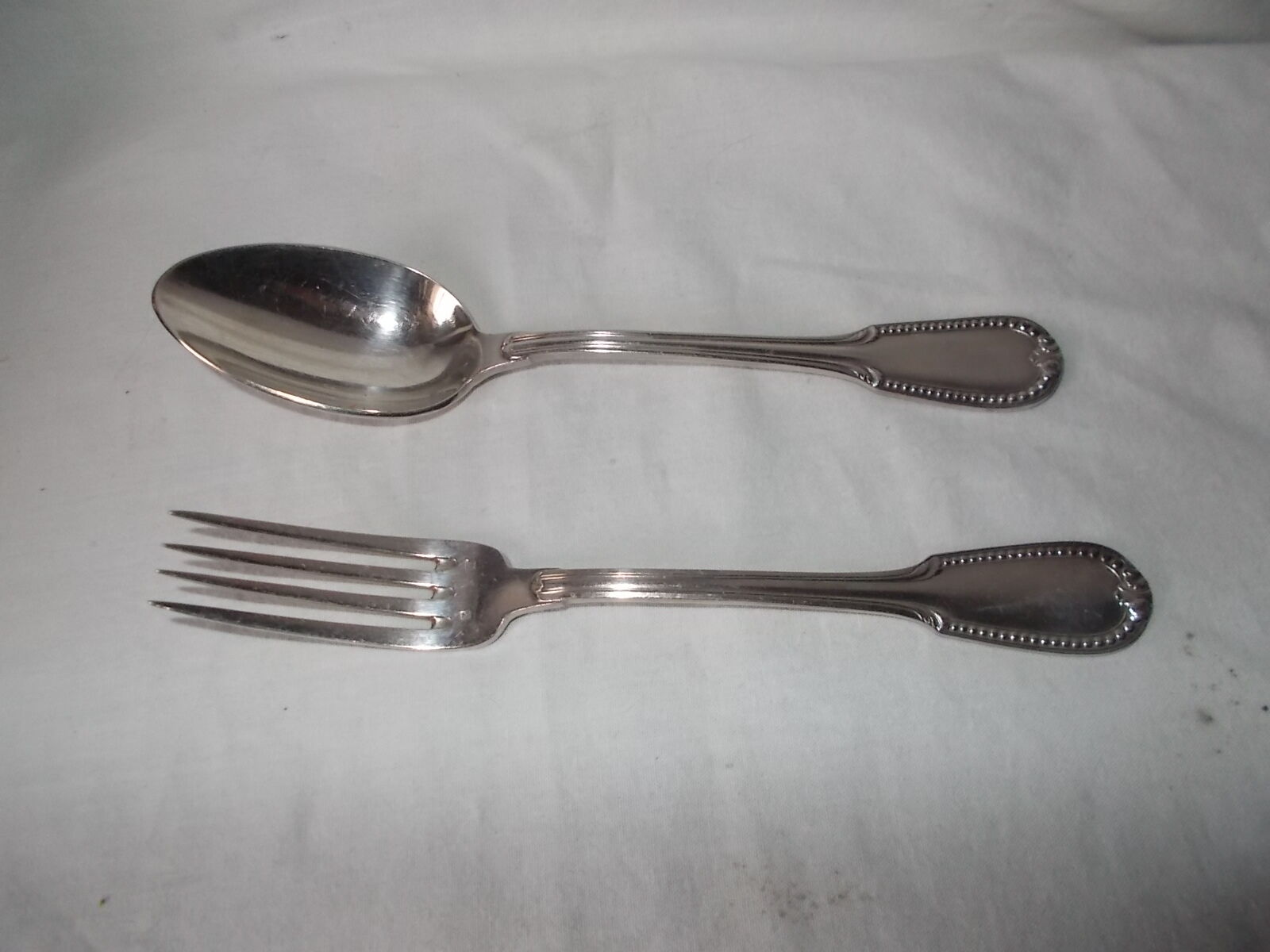 24-piece silver-plated cutlery set with box