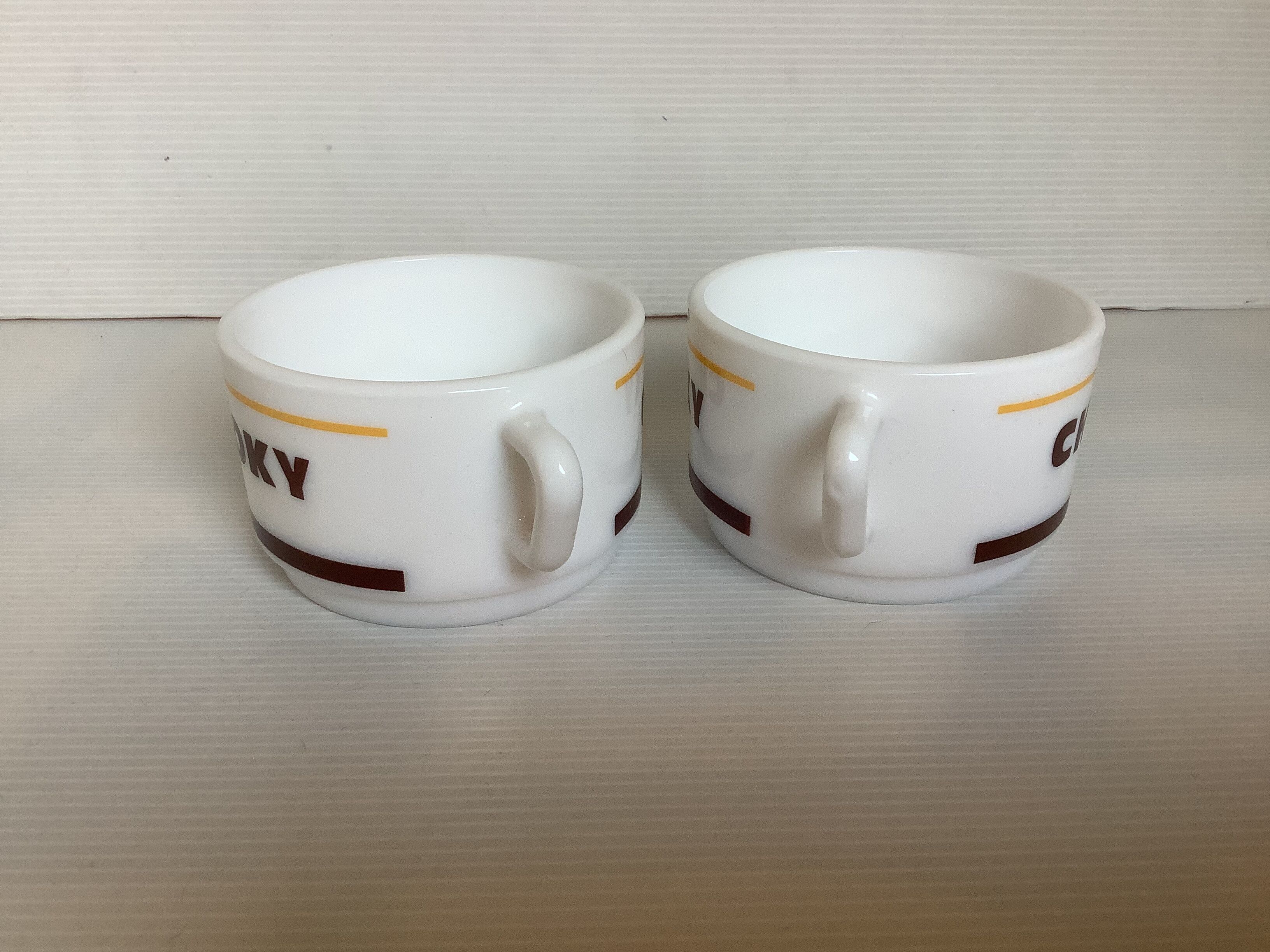 Paire de tasses choky arcopal
