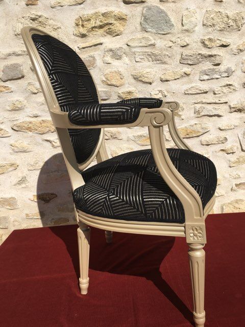 Fauteuil cabriolet style Louis XVI