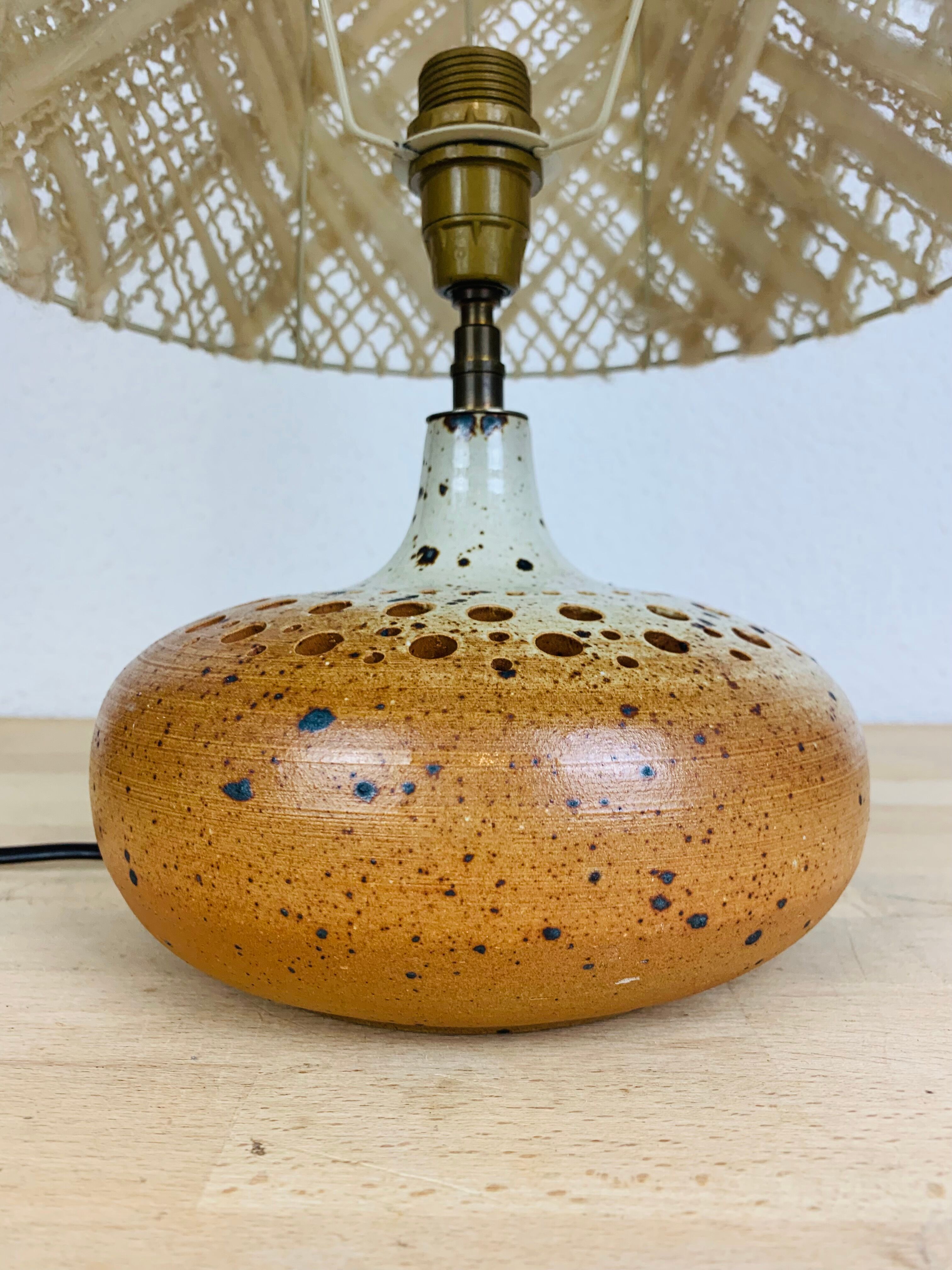 Lamp sandstone lampshade wool workshop 7 suns by Bernadette Ver Eecke Scherrer
