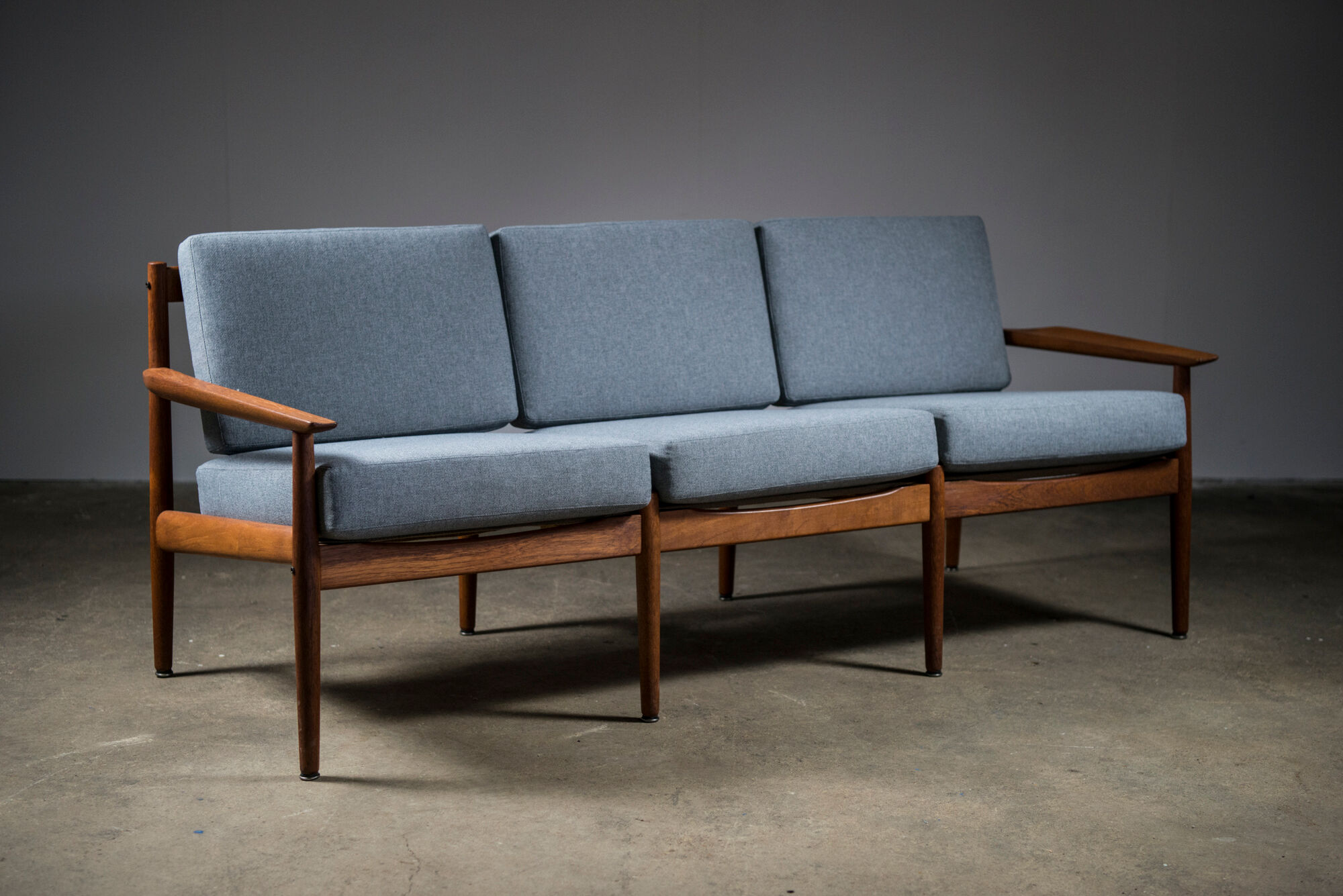 Scandinavian sofa Arne Vodder