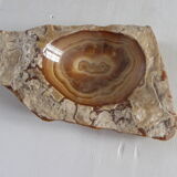 Empty pocket in natural stone