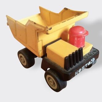 Kosto dump truck