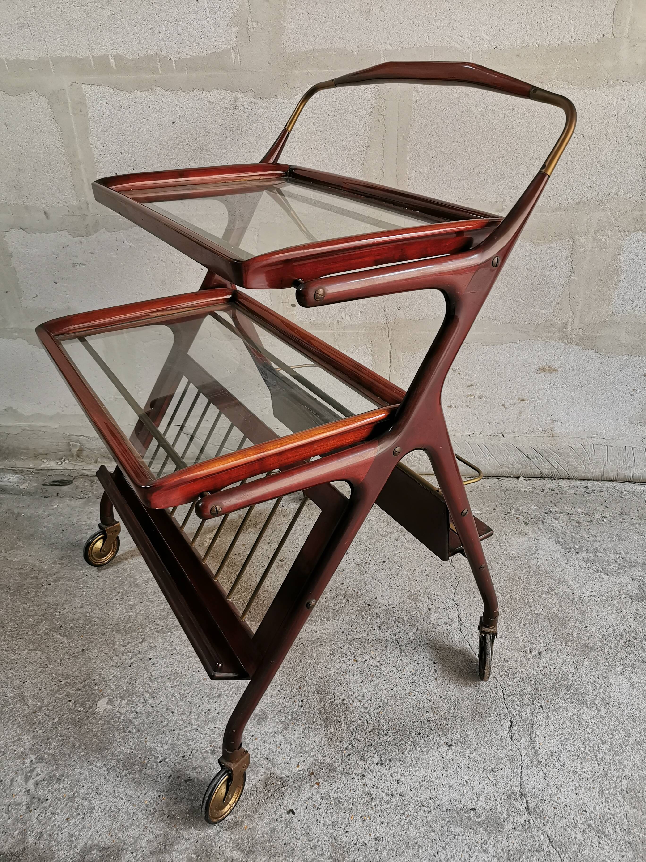 Table, bar trolley on wheels. removable tray. design 50 vintage italy