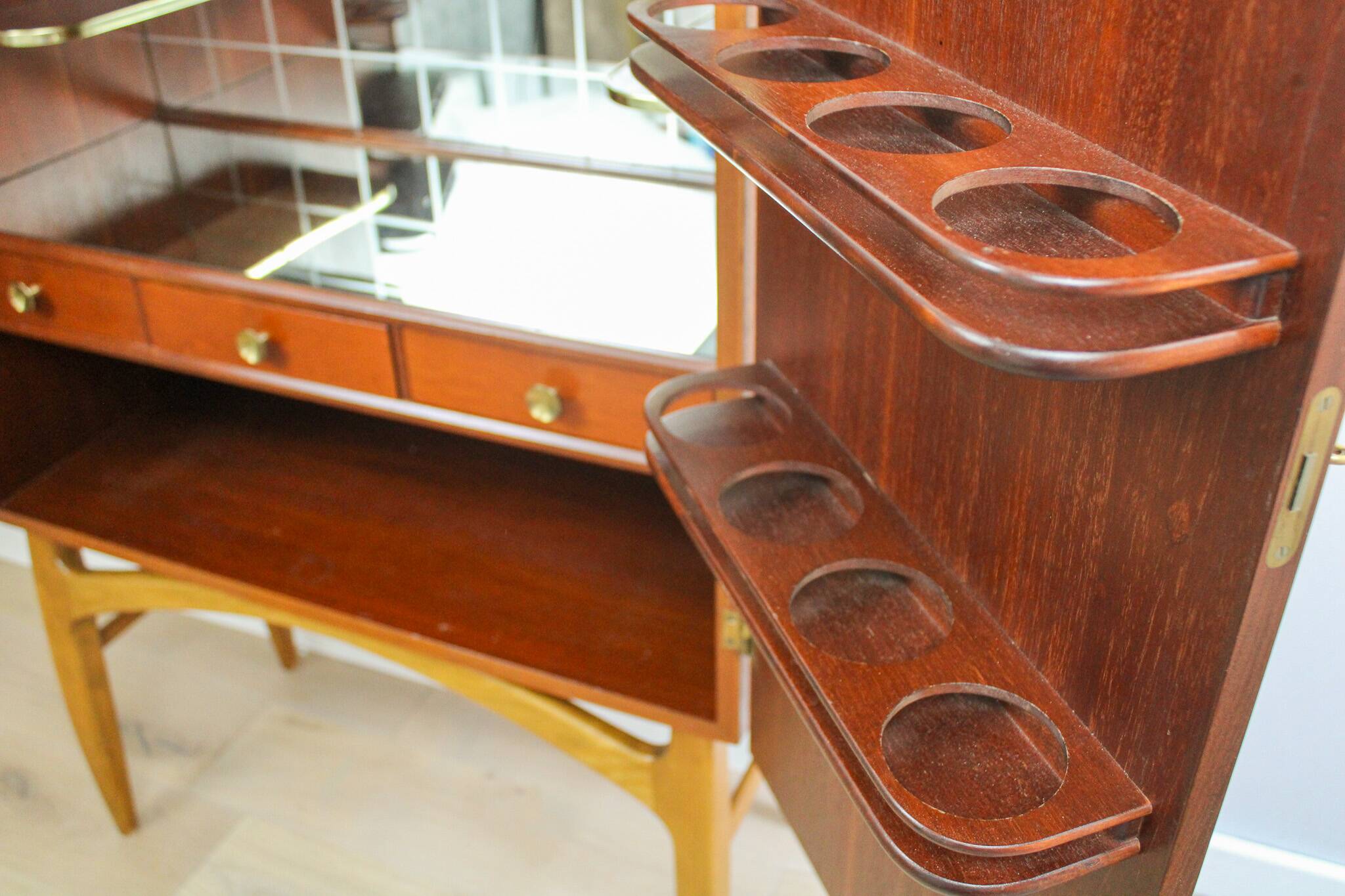 Rare armoire à cocktails/boissons vintage du milieu du siècle par AB Forenade Mobelfabrik