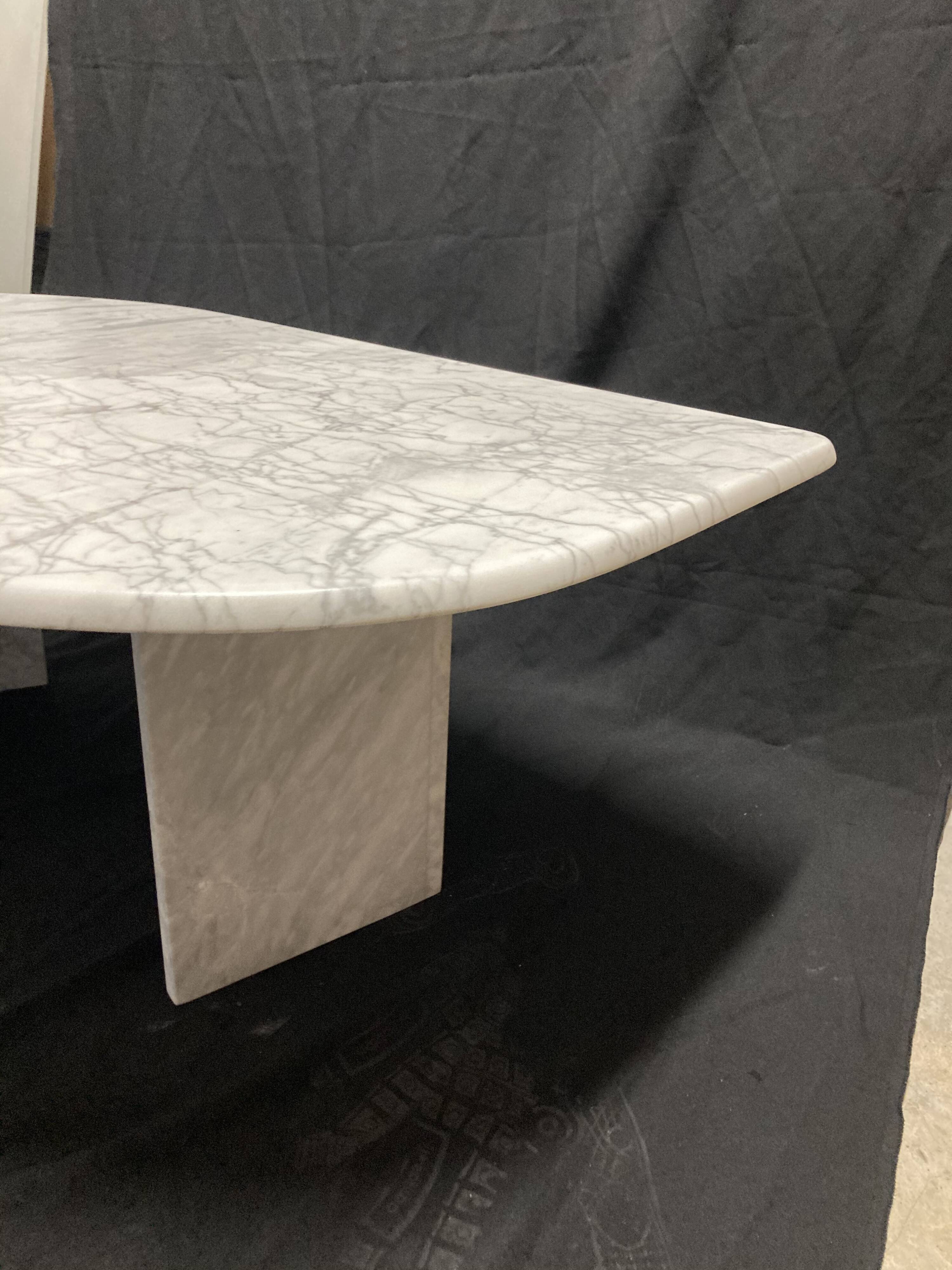 Vintage coffee table in white carrara marble