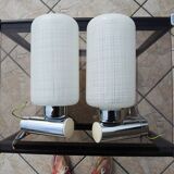 2 anciennes appliques en chrome et verre blanc