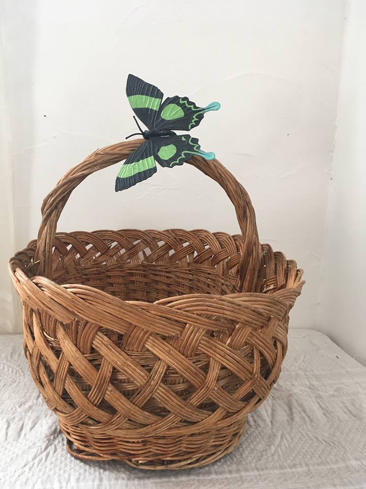 Former twisted wicker basket