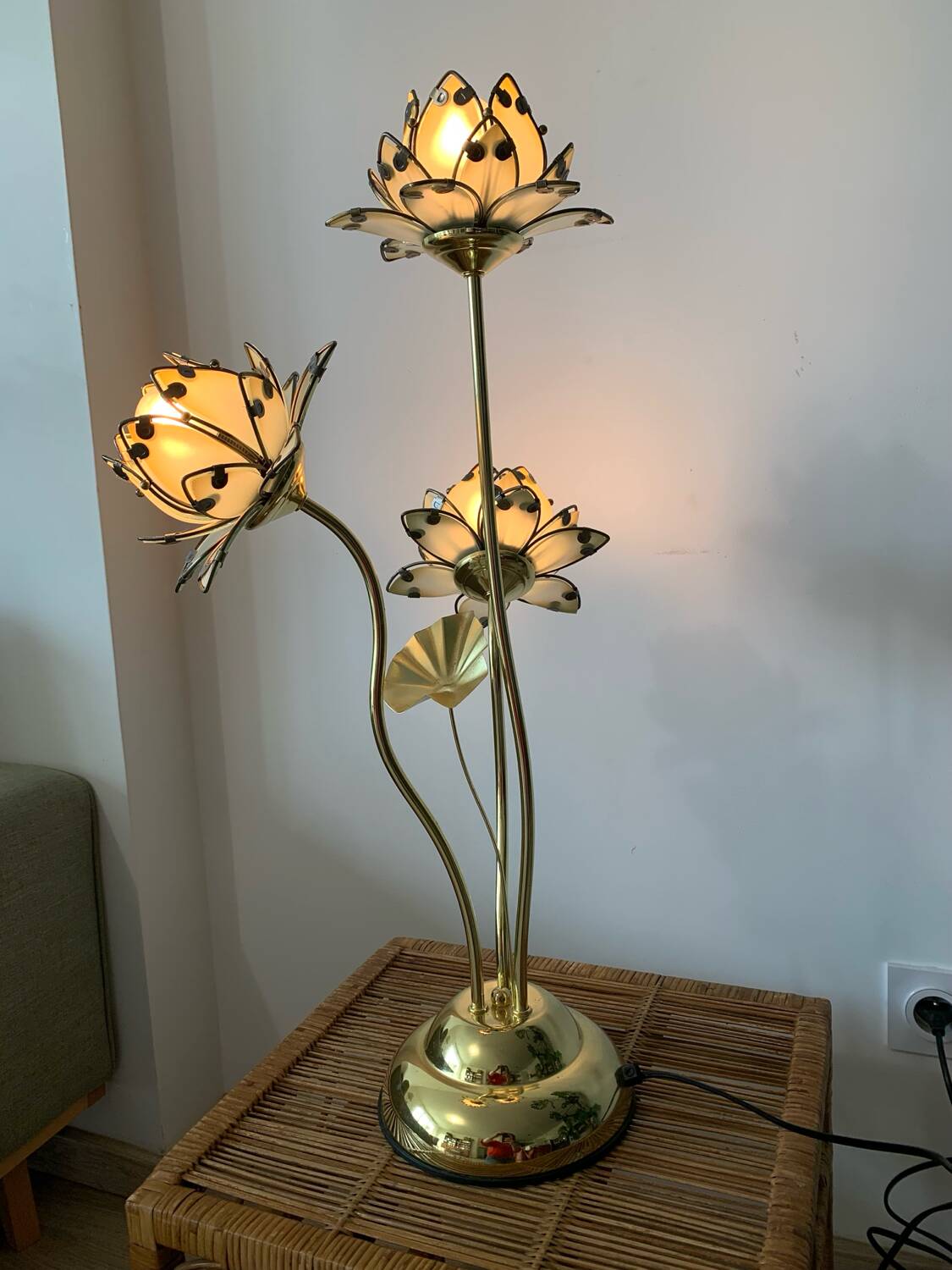 Vintage lotus flower lamp
