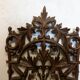 Étagère murale en bois sculpté