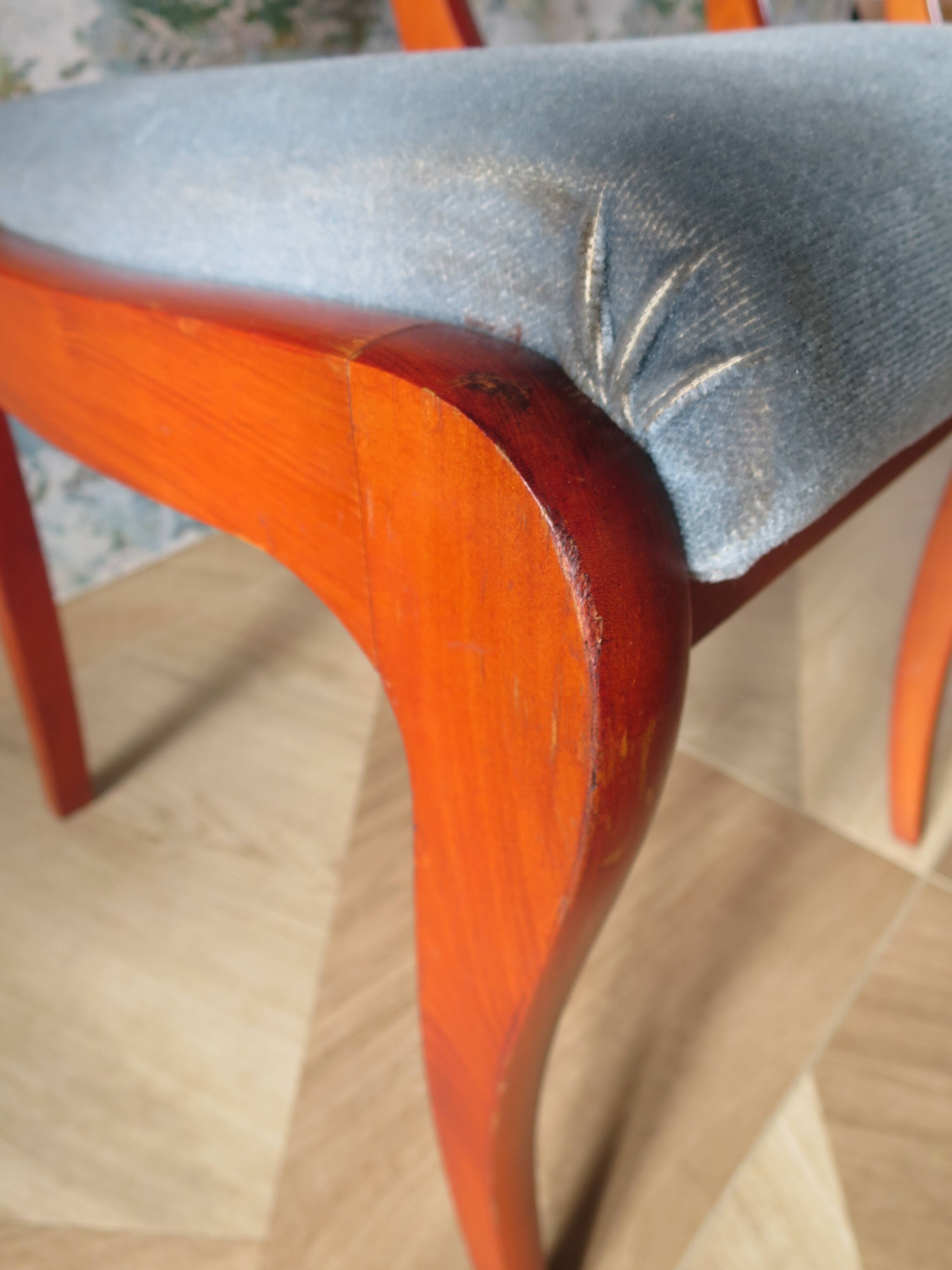 Rare - Set of 4 Louis Philippe/restoration style chairs with medallion - Colour blue / cherry wood