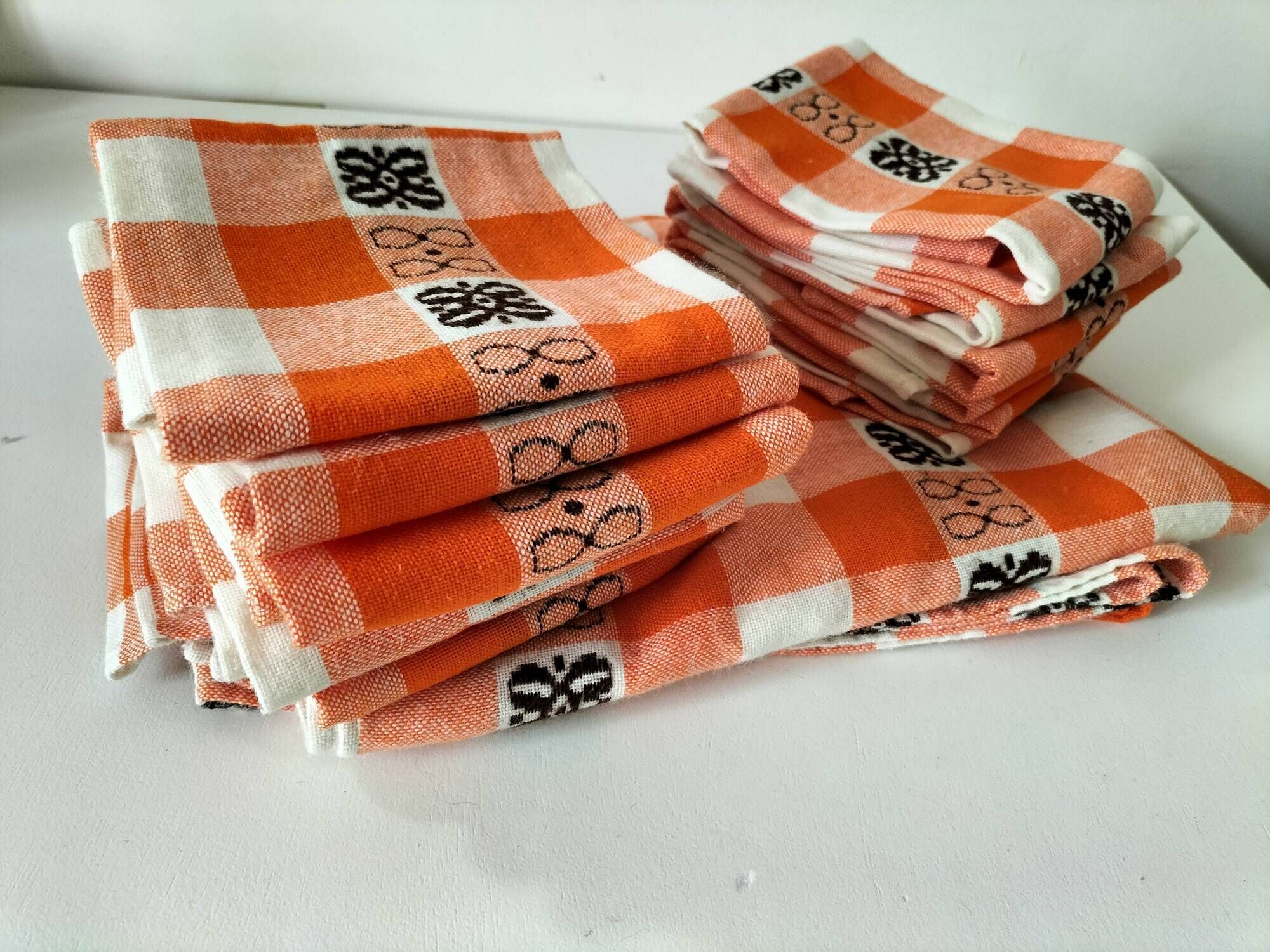Tablecloth and 14 napkins – orange – 60s-70s – bistro pop style
