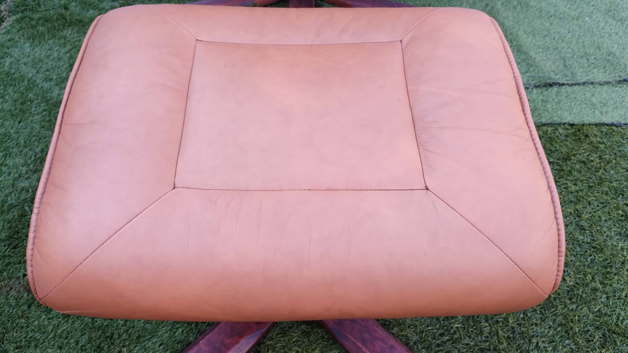 Fauteuil en cuir brun par Hjort-Knudsen