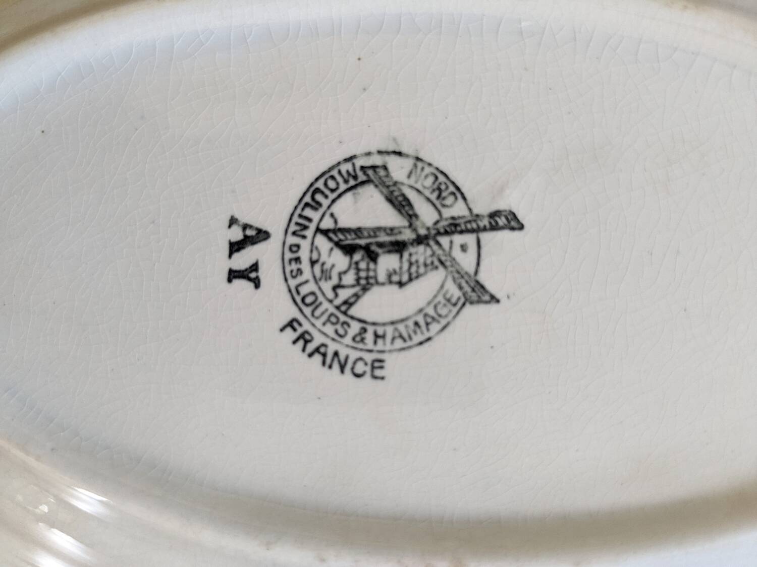 Pair of Moulin des loups dishes