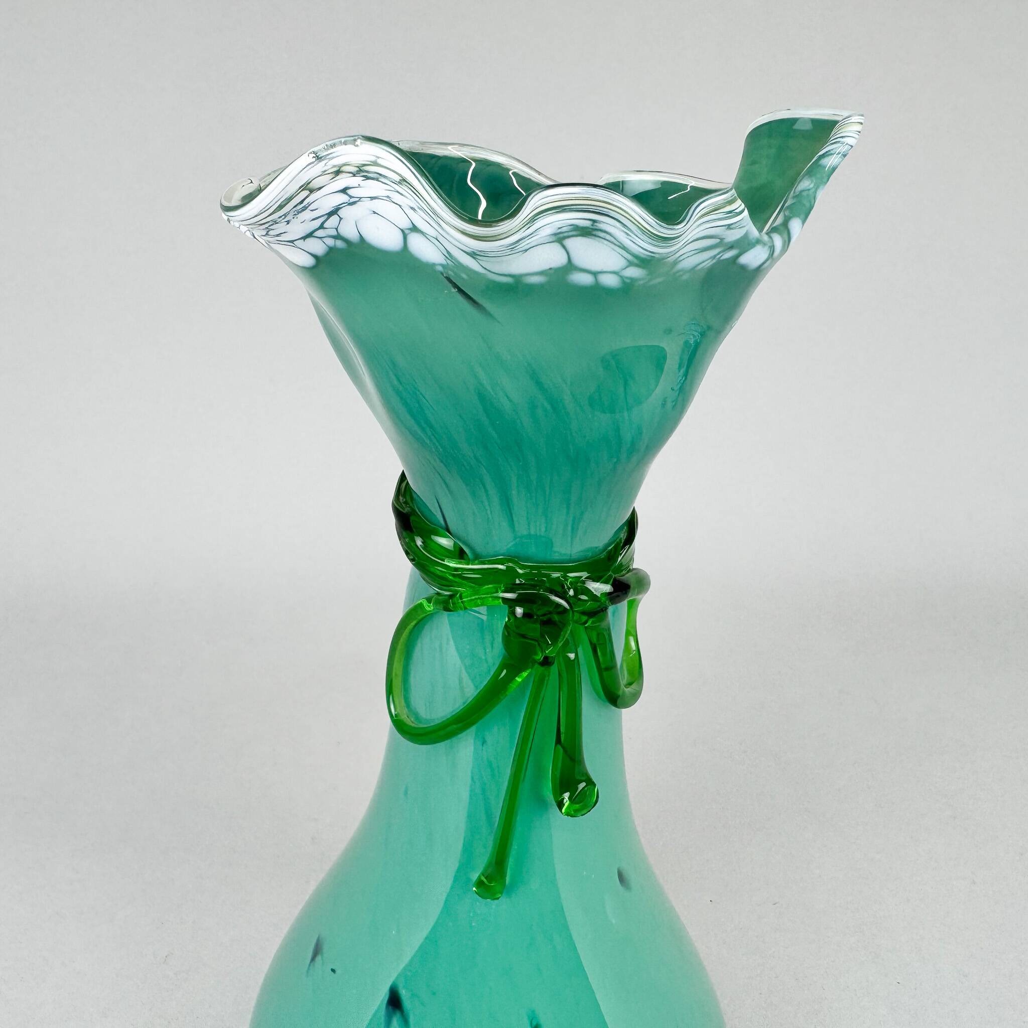 Vase en verre artistique fait main des années 1970