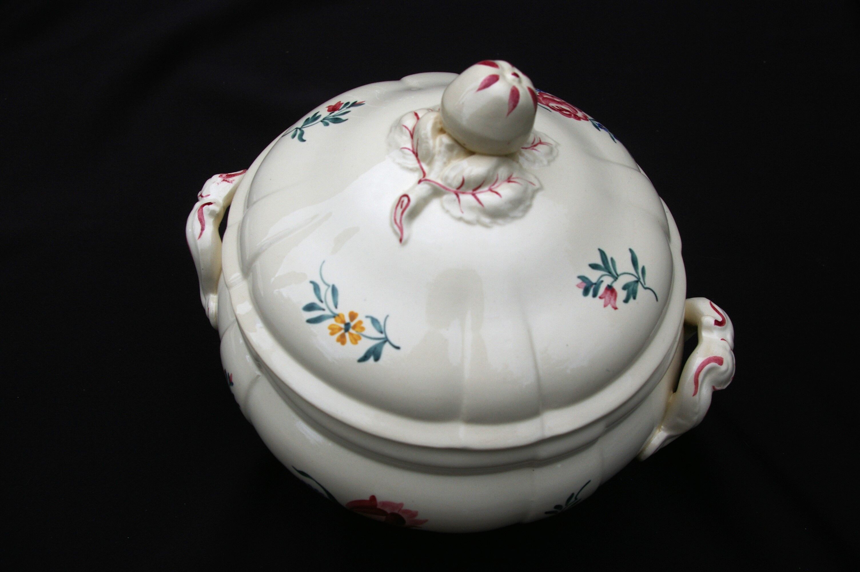 Earthenware tureen by Digoin Sarreguemines