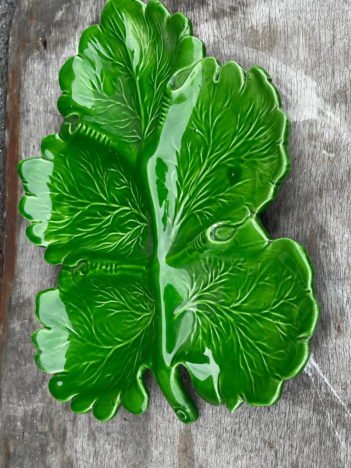 Green Ceramic Hors d'Oeuvres Dish in Leaf Shape, Art Deco Period