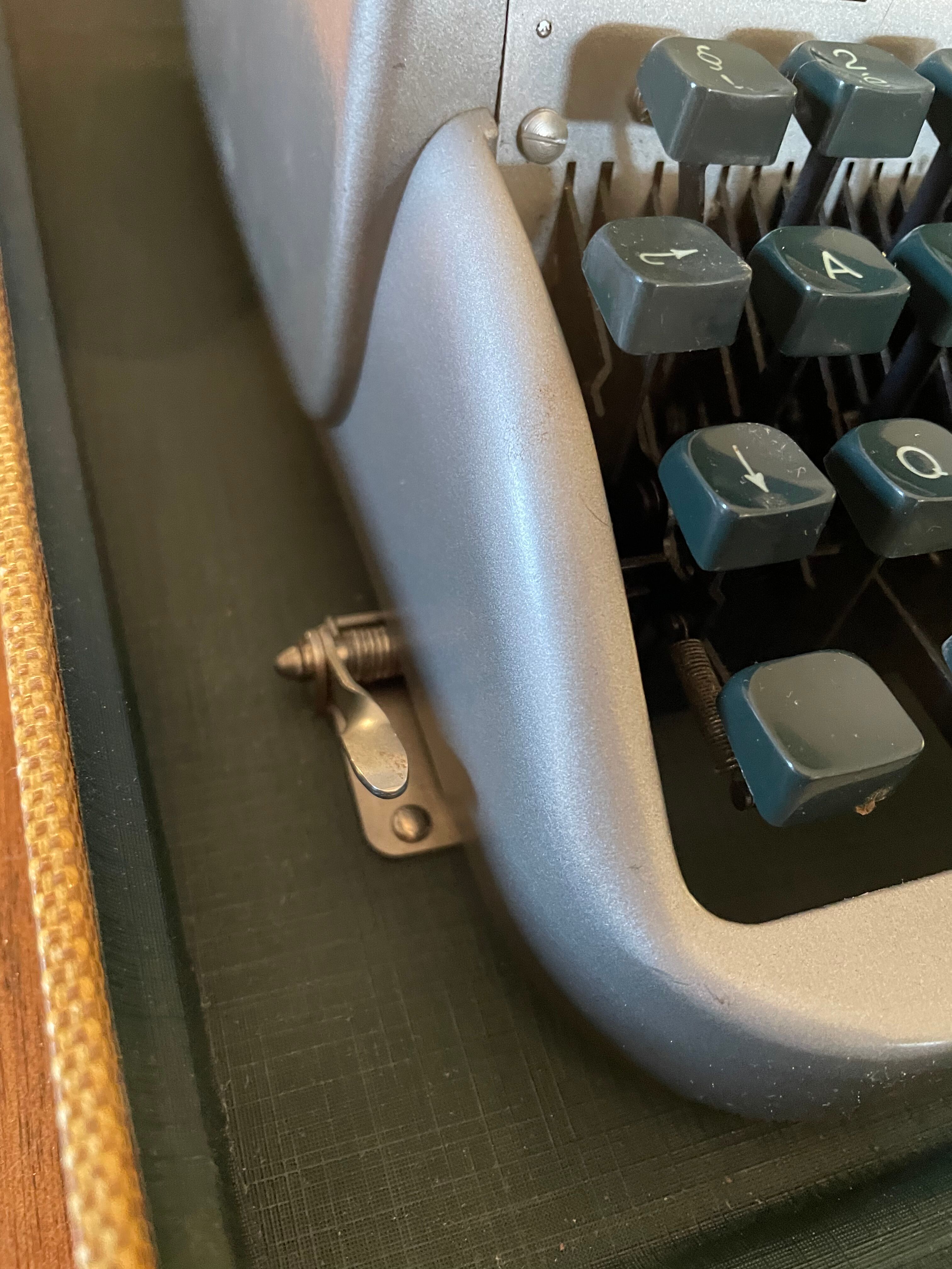 Machine à écrire Remington Travel riter circa 1950