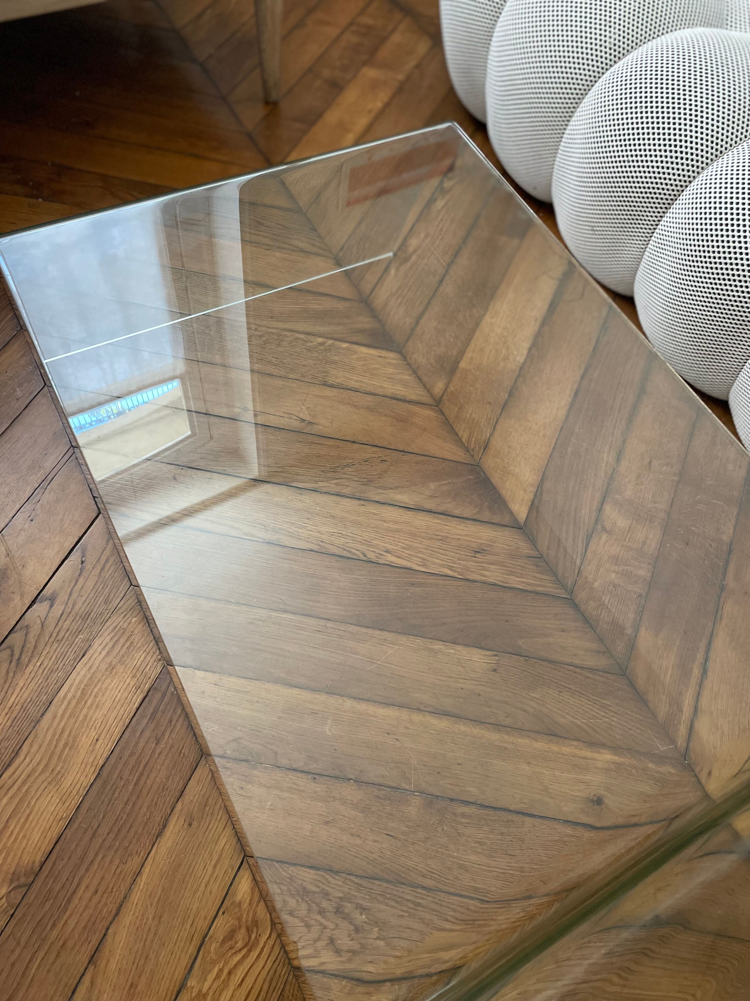 Vintage coffee table in curved corrugated tempered glass minimalist design