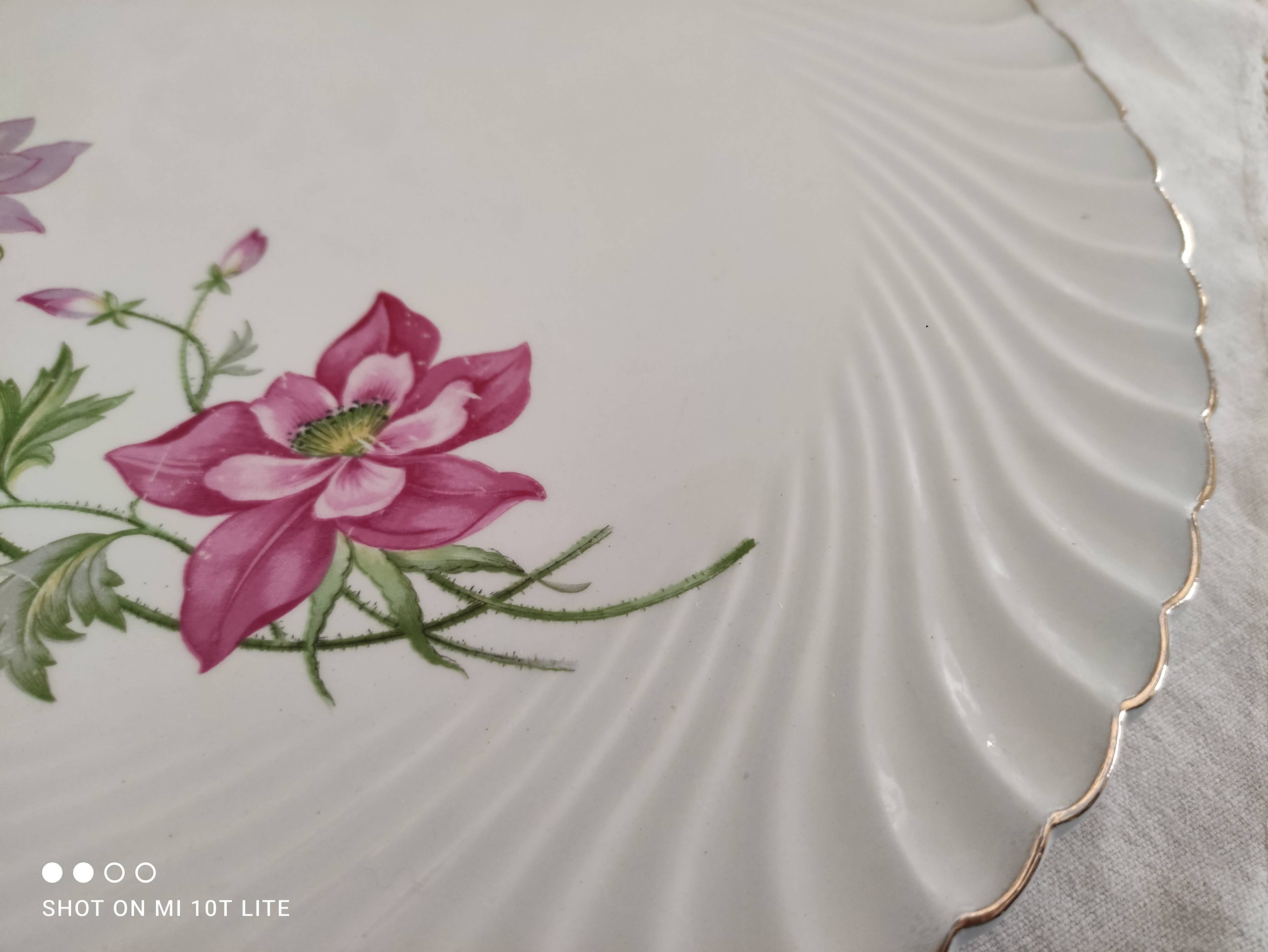 Round dish K&G Lunéville model Esterel