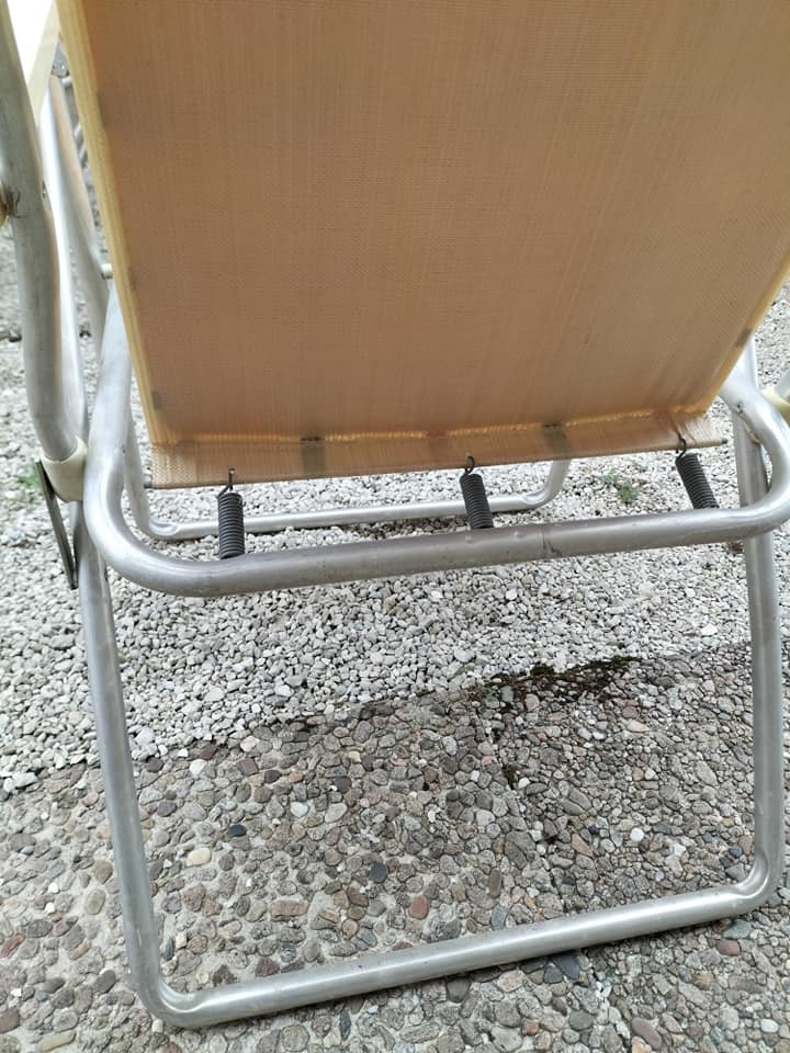 Set of two vintage folding chairs