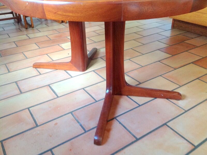 Baumann table and chairs