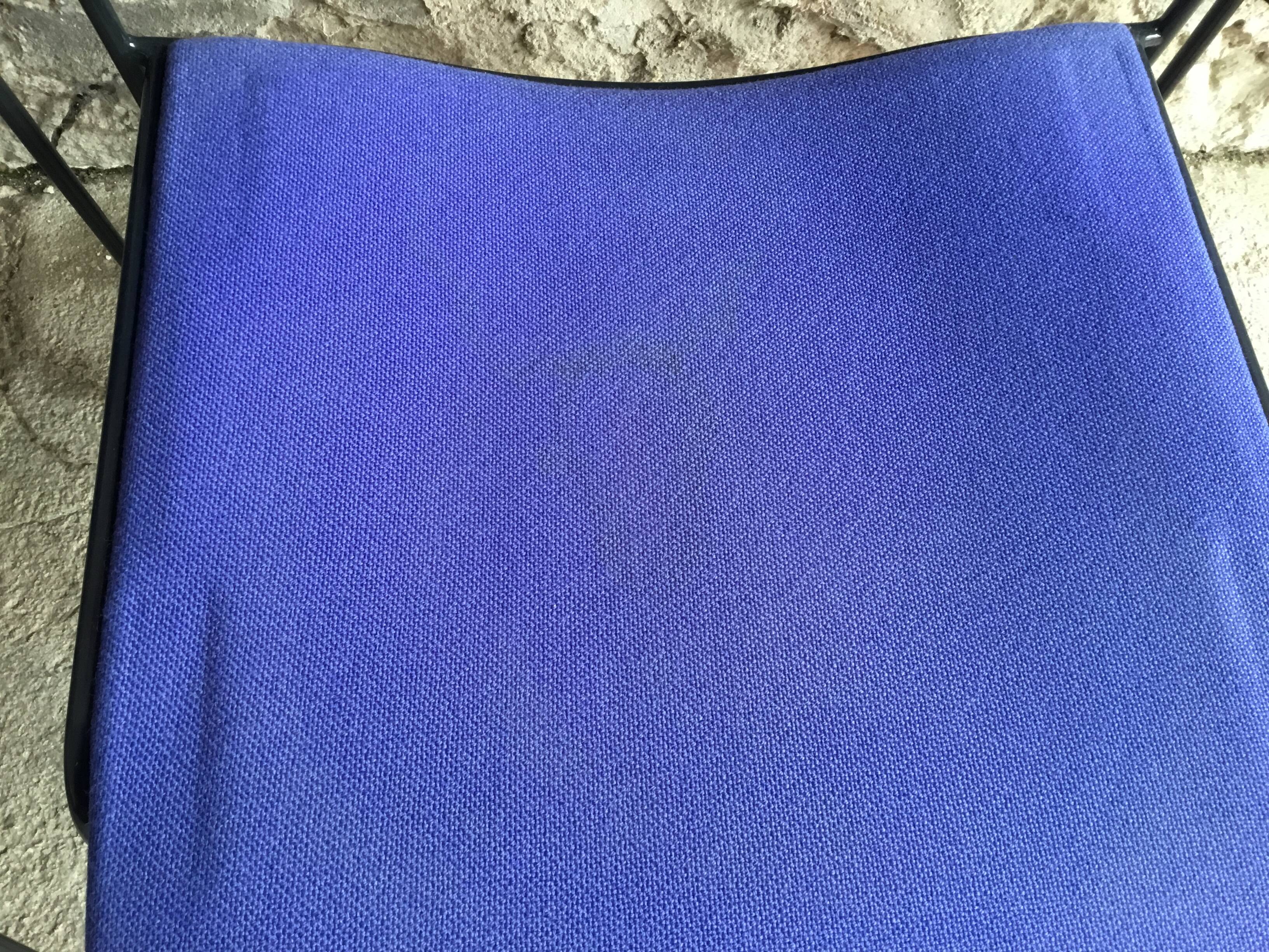 Set of 6 blue Howe 40/4 stacking chairs by David Rowland