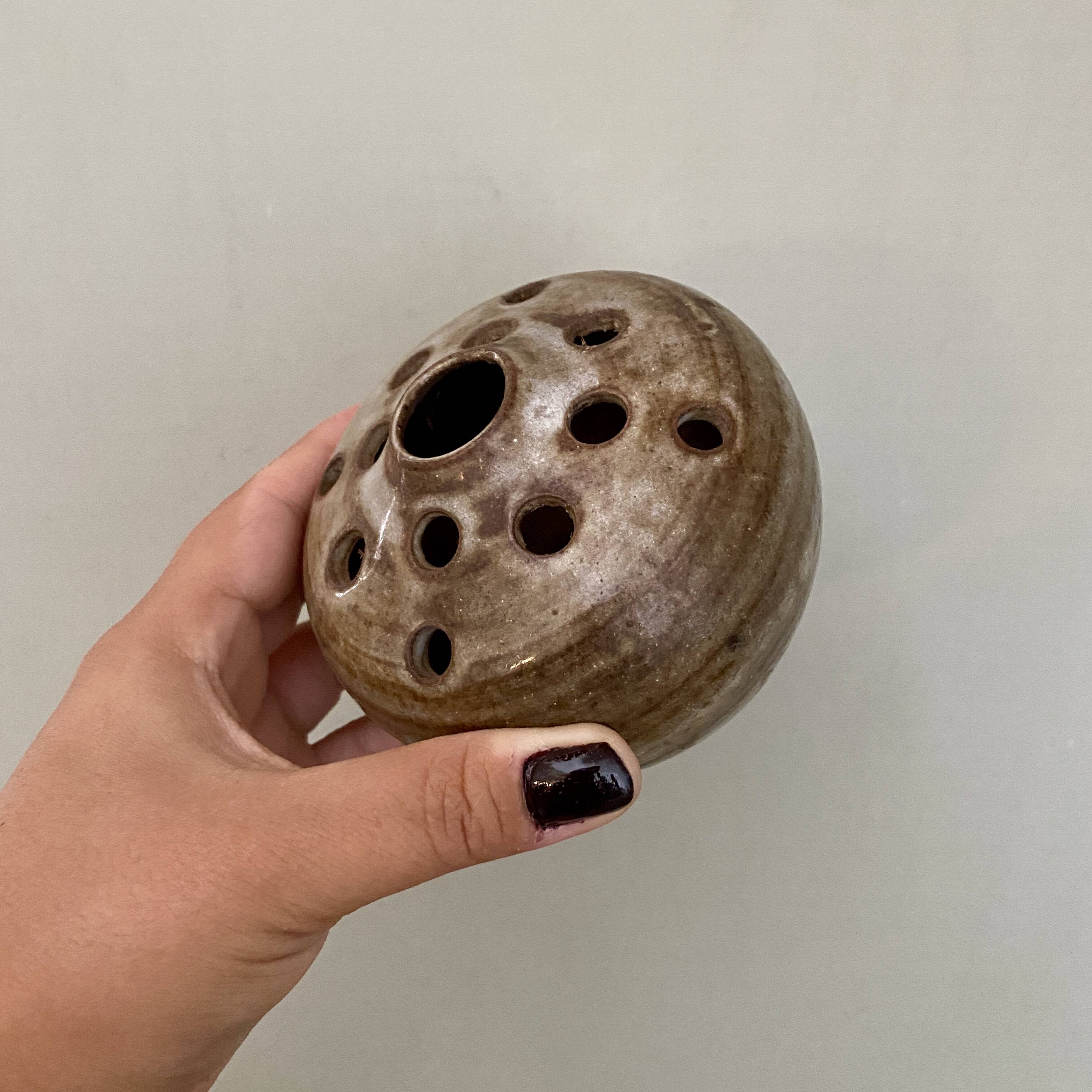 Pique-fleurs vintage en grès