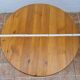 Table basse scandinave en pin massif piètement tripode style chalet suédois