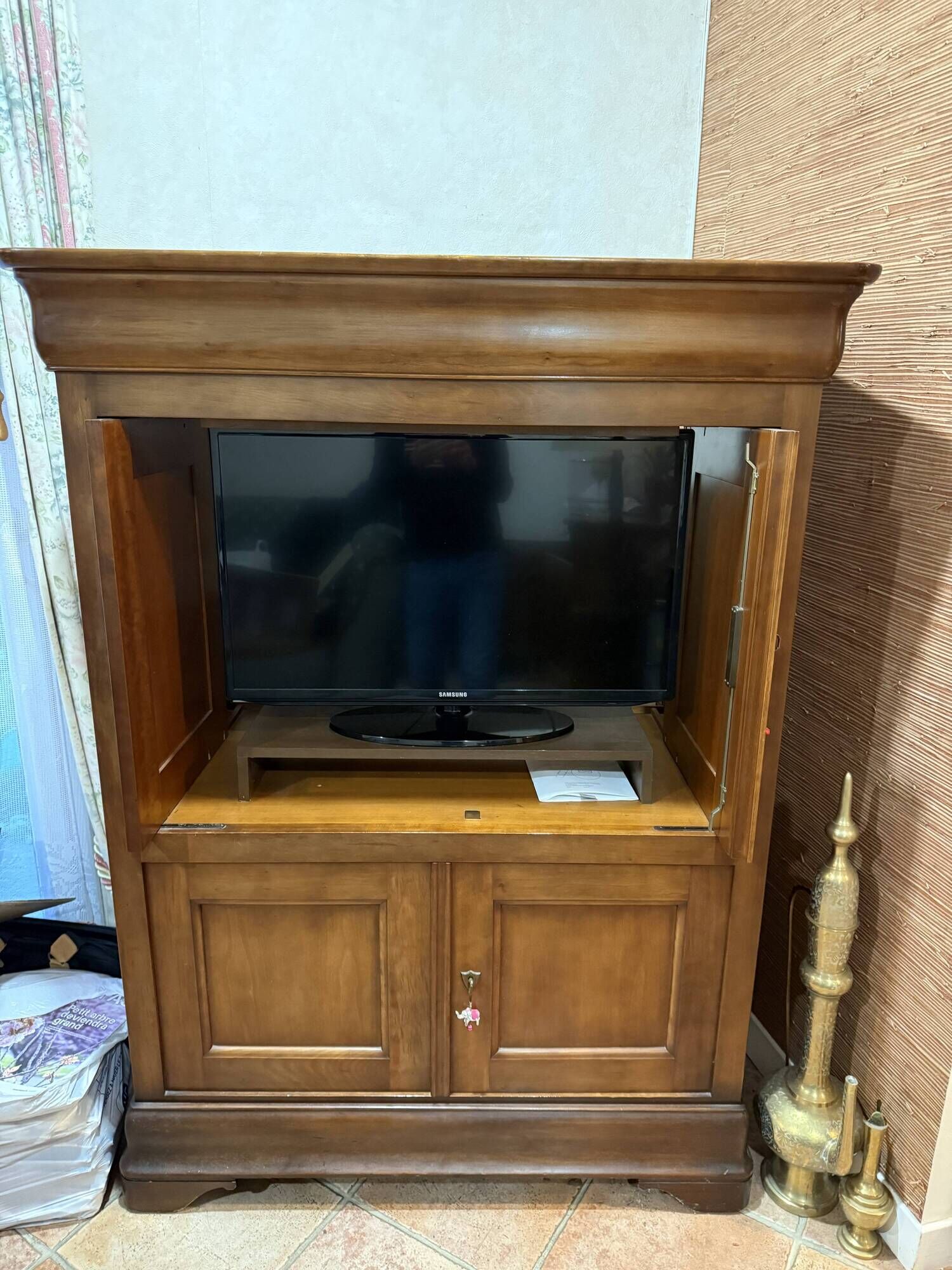 TV cabinet