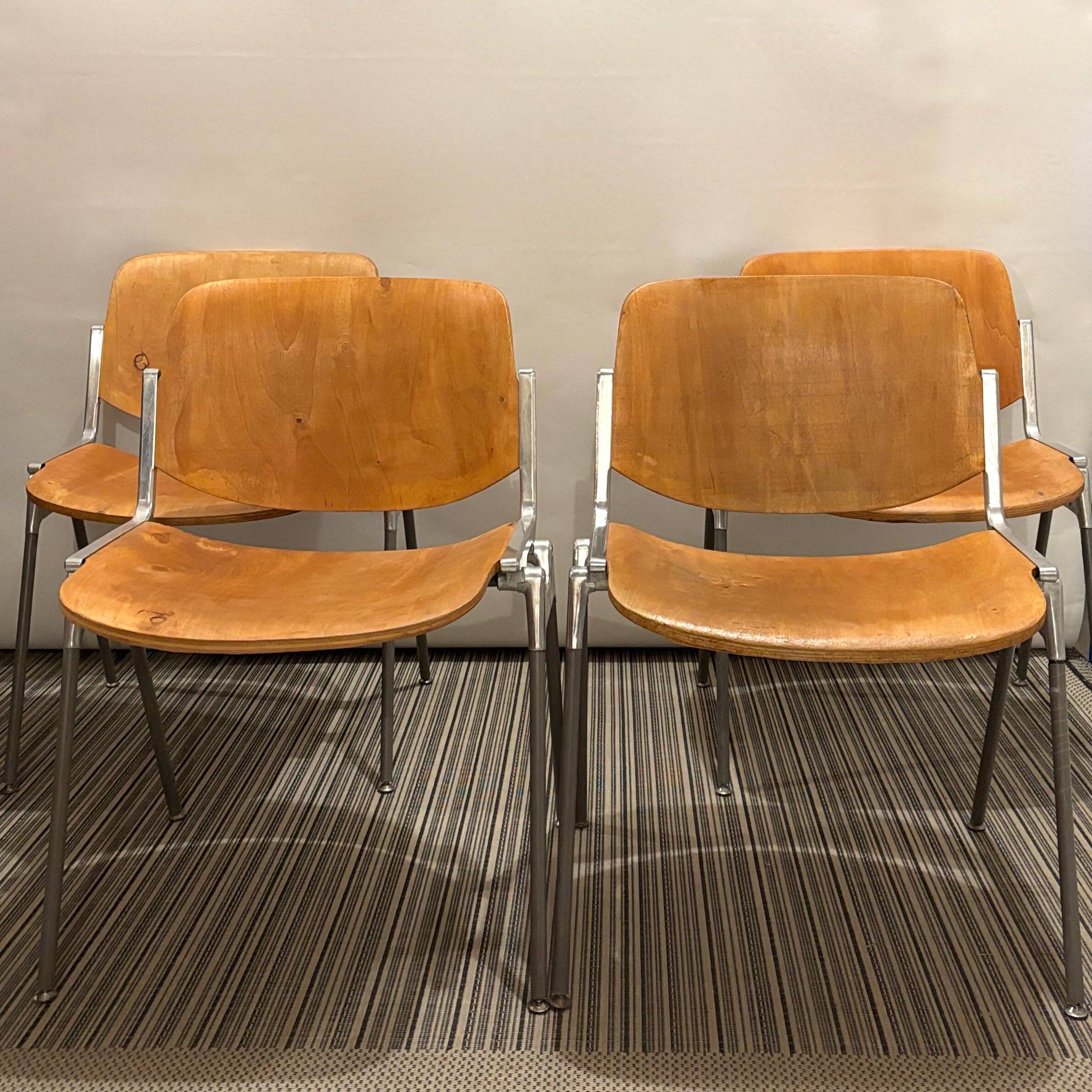 Set of 4 70s Castelli wooden chairs