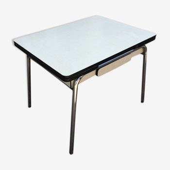 Table in formica