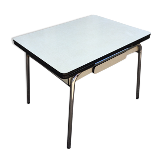 Table in formica