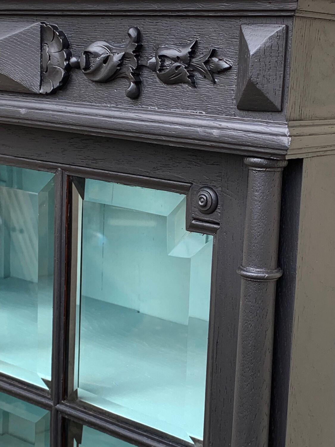 Armoire parisienne vitrée noire et vert grisé 150cm
